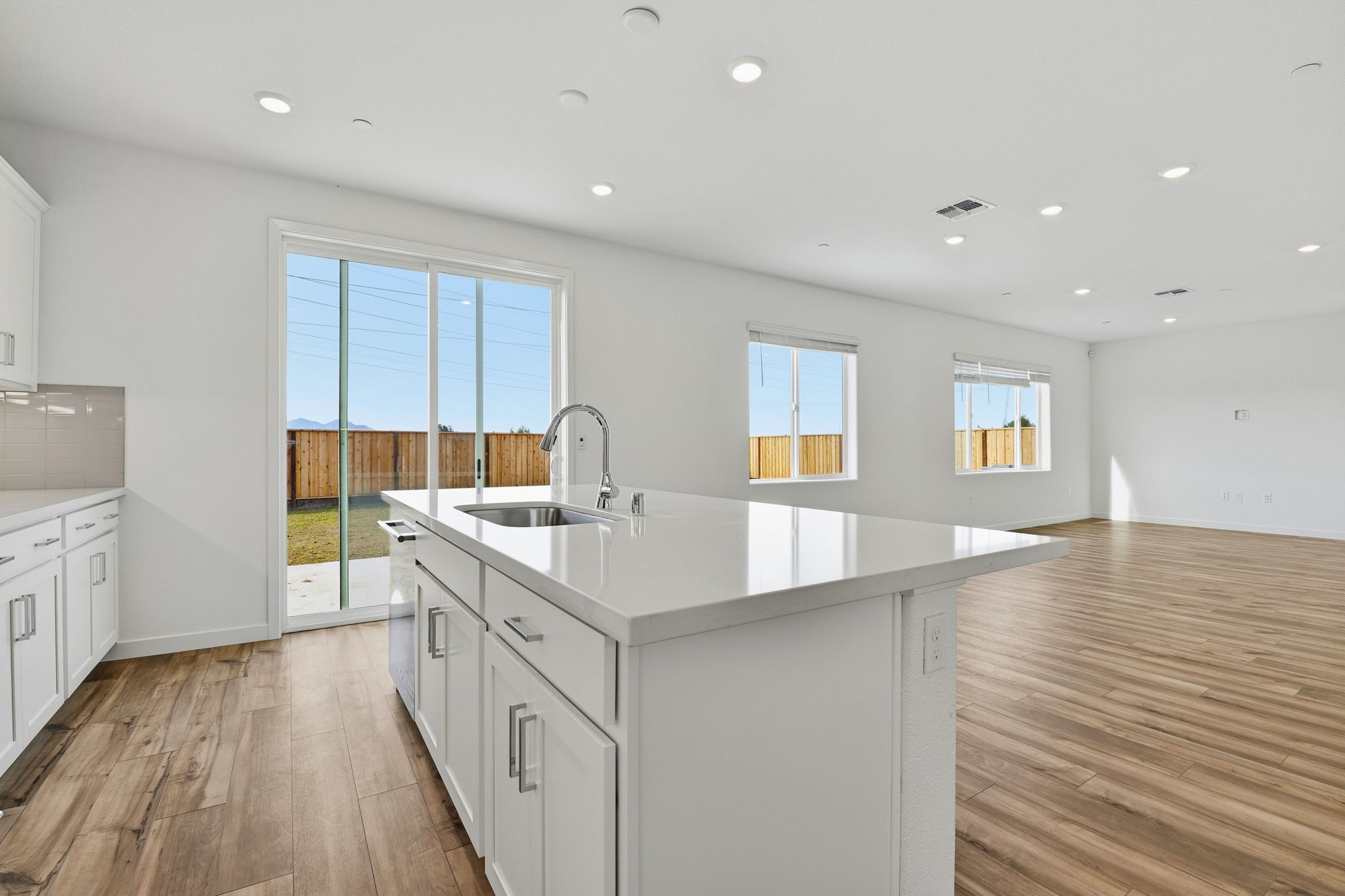 A kitchen with white cabinets.