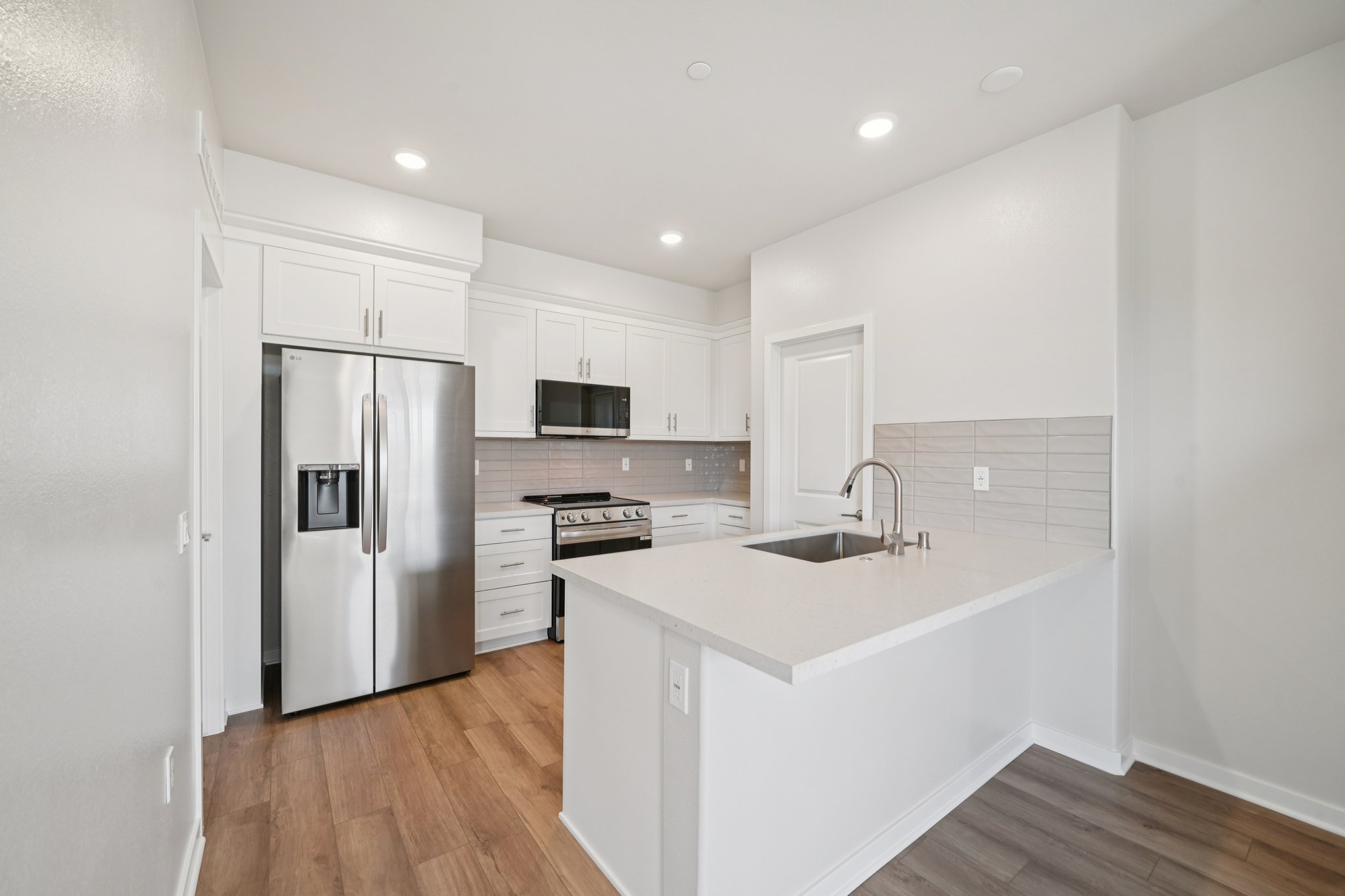 2403 36156 Jaden Avenue