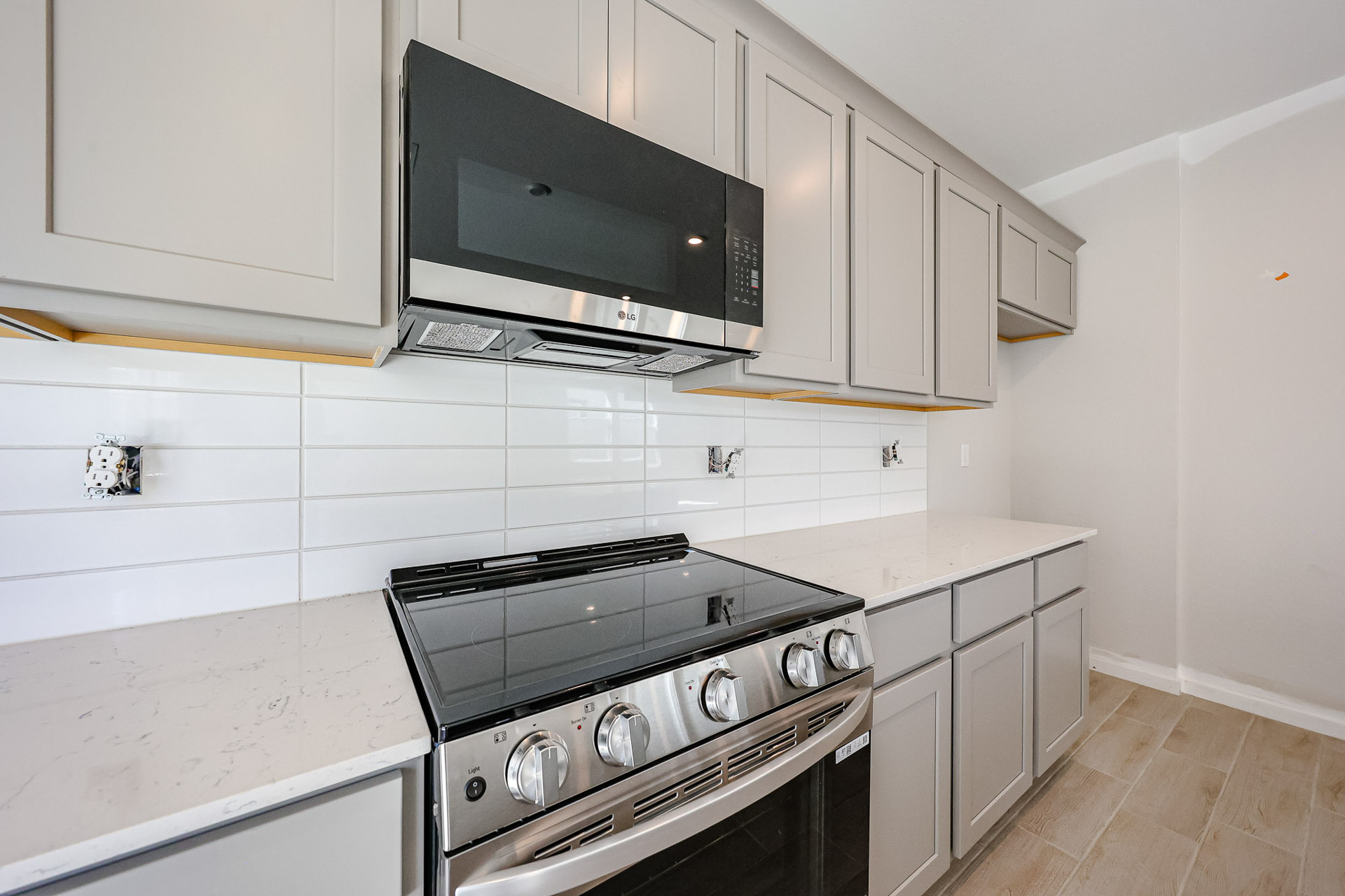 A kitchen with white cabinets.