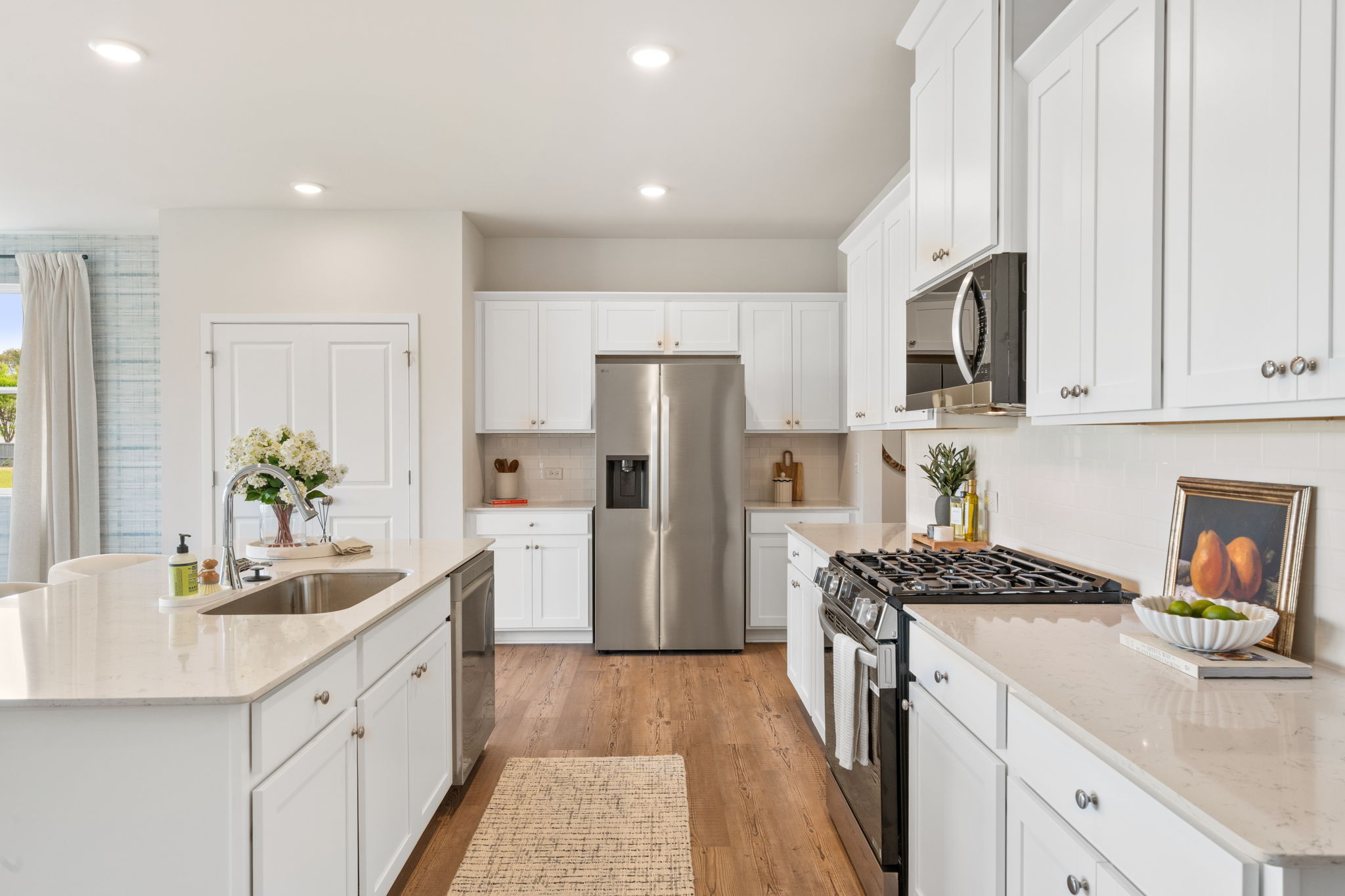 A kitchen with white cabinets.