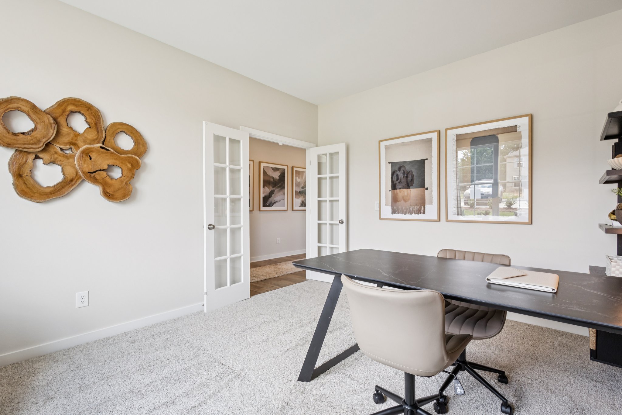 A room with a desk and chairs.