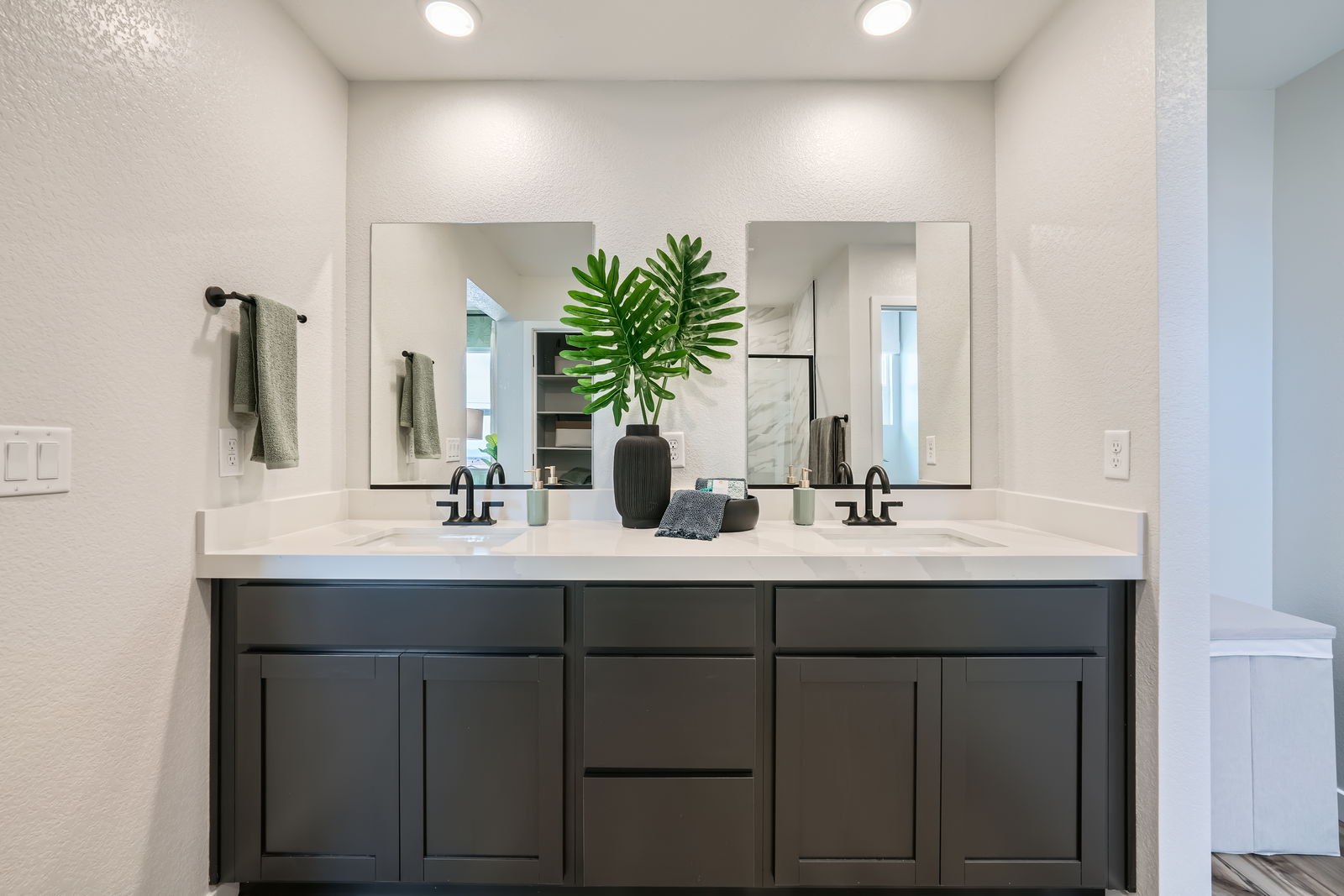 A bathroom with a sink and mirror.