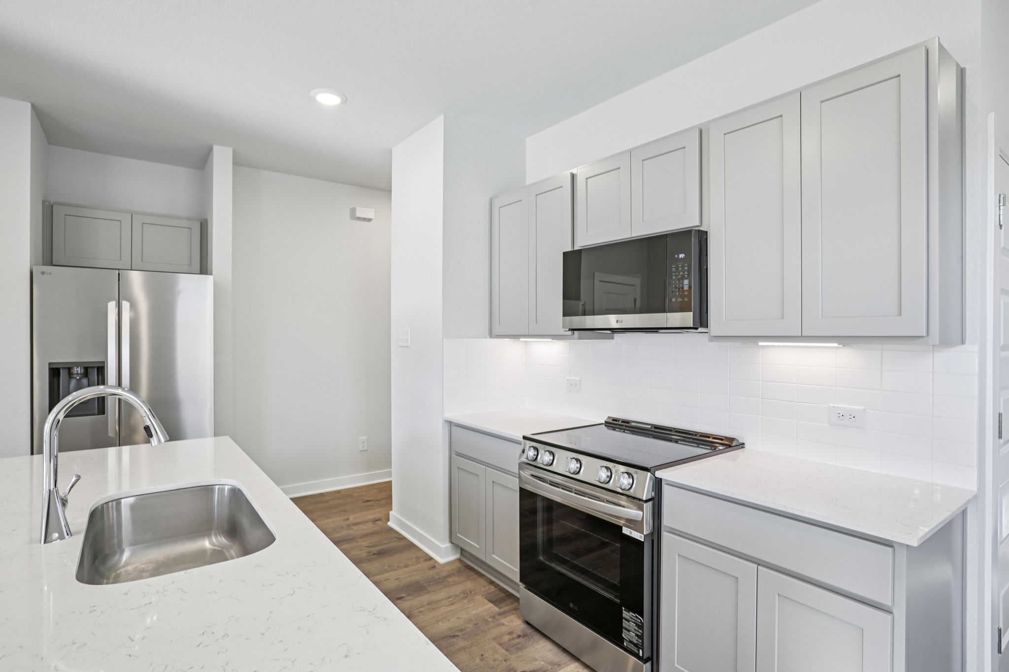 A kitchen with white cabinets.