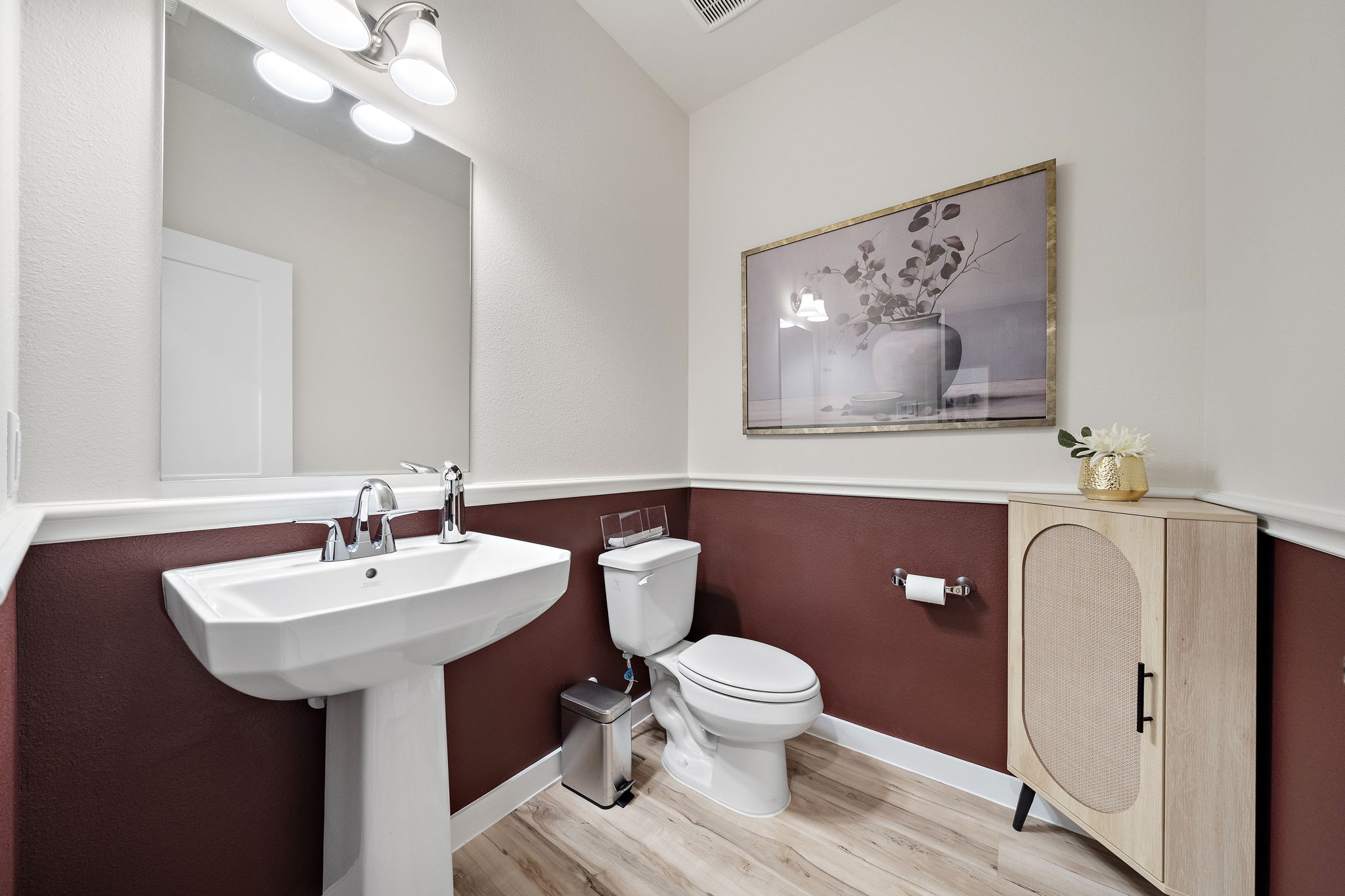 A bathroom with a sink and a mirror.